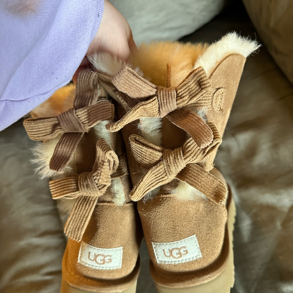 UGG Tan Winter Boots with Cozy Lining and Decorative Bows